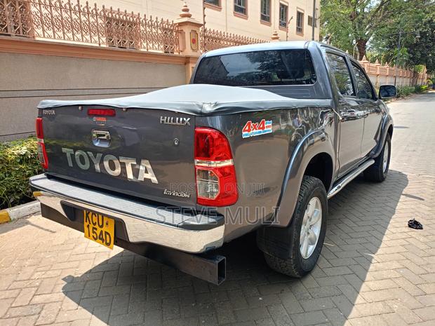 Toyota Hilux 2012 Gray