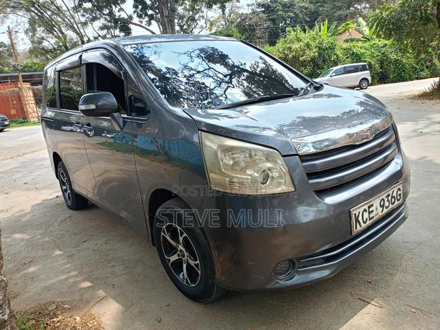 Toyota Noah 2008 Gray