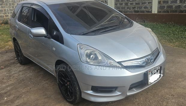 Honda Fit Shuttle 1.3 Hybrid 2WD 2012 Silver