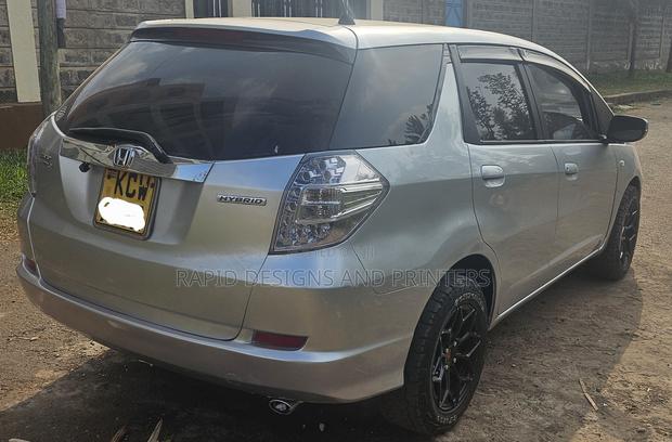 Honda Fit Shuttle 1.3 Hybrid 2WD 2012 Silver