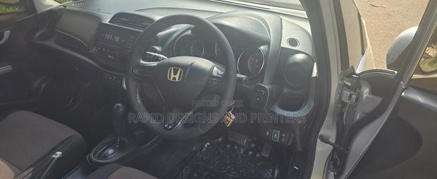 Honda Fit Shuttle 1.3 Hybrid 2WD 2012 Silver