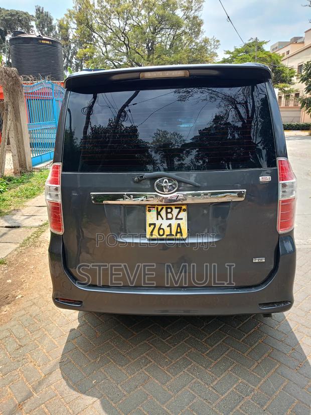 Toyota Noah 2008 Gray