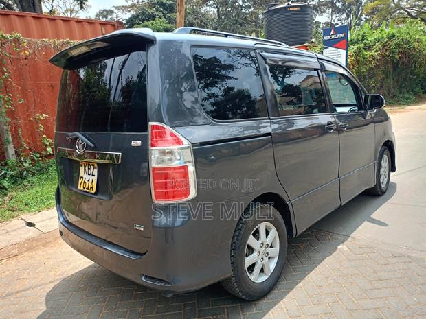 Toyota Noah 2008 Gray
