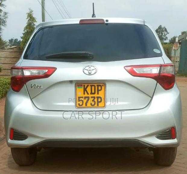 Toyota Vitz 2017 Silver