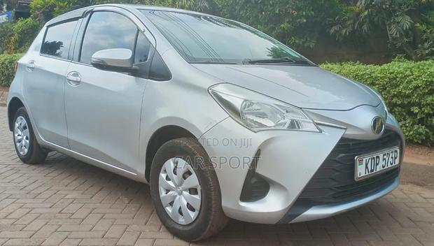 Toyota Vitz 2017 Silver