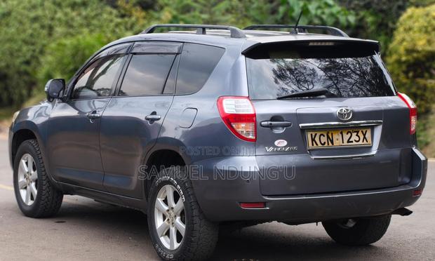 Toyota Vanguard 2011 Gray