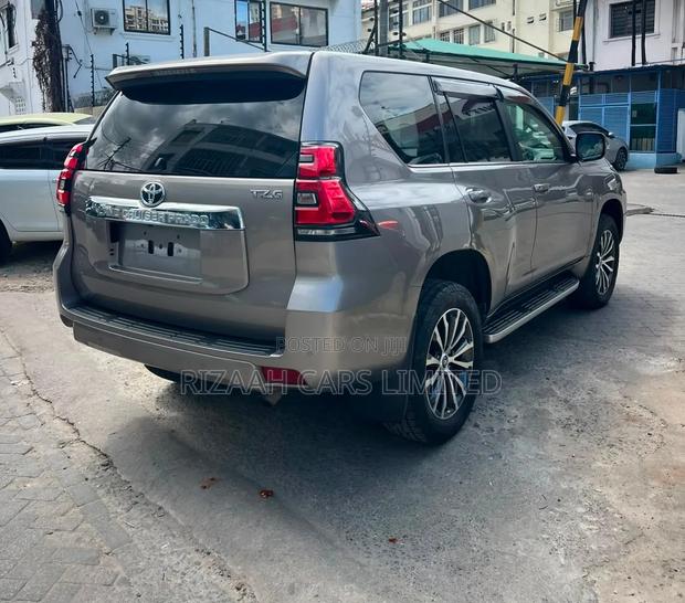 Toyota Land Cruiser Prado 2021