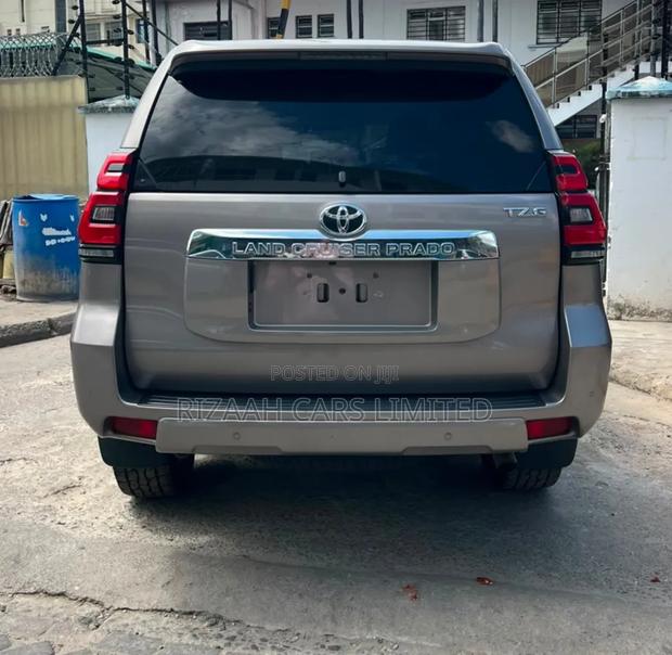 Toyota Land Cruiser Prado 2021