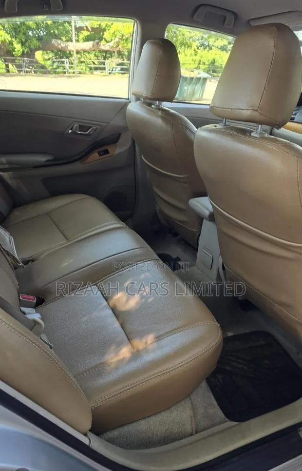 Toyota Premio 2011 Silver