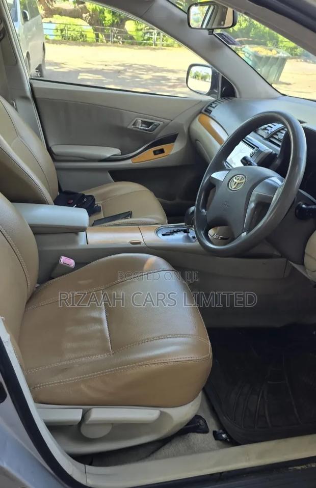 Toyota Premio 2011 Silver