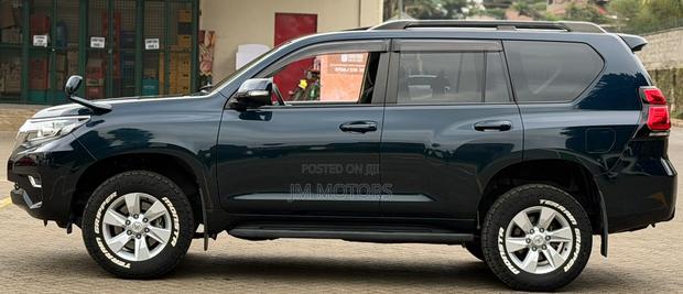 Toyota Land Cruiser Prado 2019 Blue