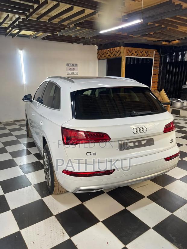 Audi Q5 2.0T Premium AWD quattro 2019 White