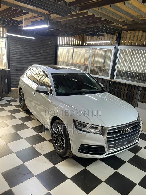Audi Q5 2.0T Premium AWD quattro 2019 White