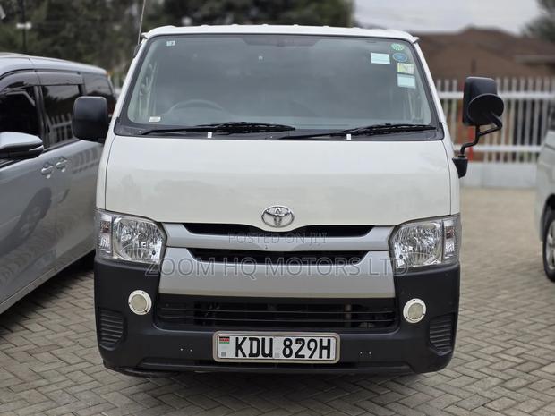 Toyota Grand HiAce 2000 White