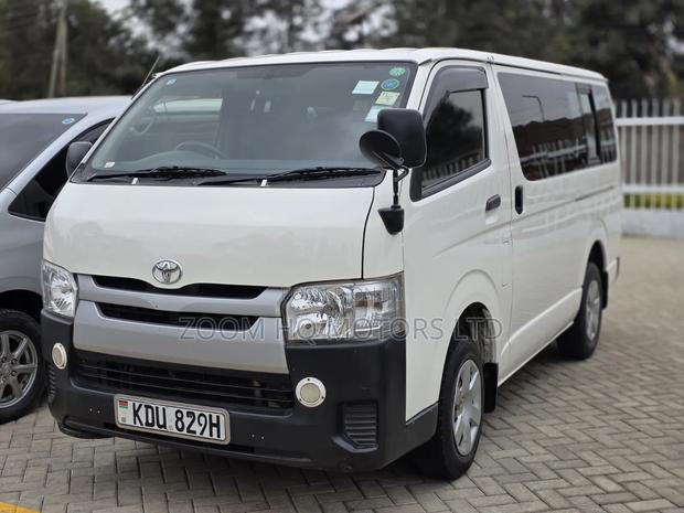Toyota Grand HiAce 2000 White