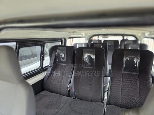 Toyota Grand HiAce 2000 White