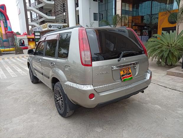 Nissan X-Trail 2005 Gray