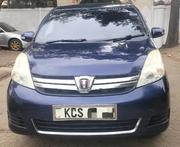 Toyota ISIS 2013 Blue for sale