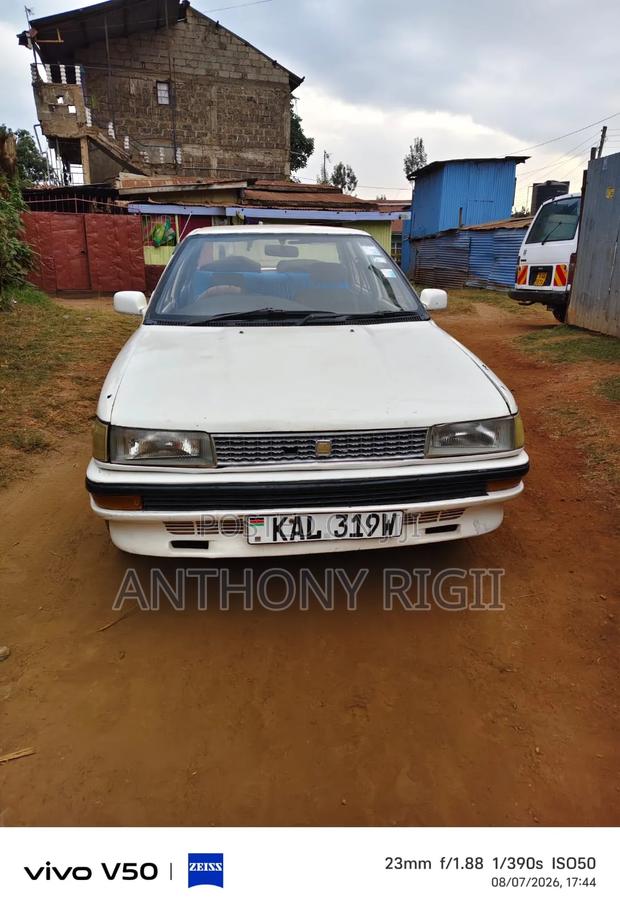 Toyota Corolla 1994 White