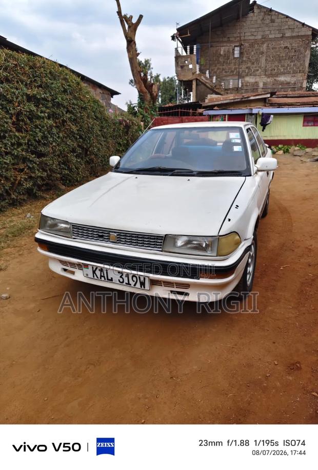Toyota Corolla 1994 White