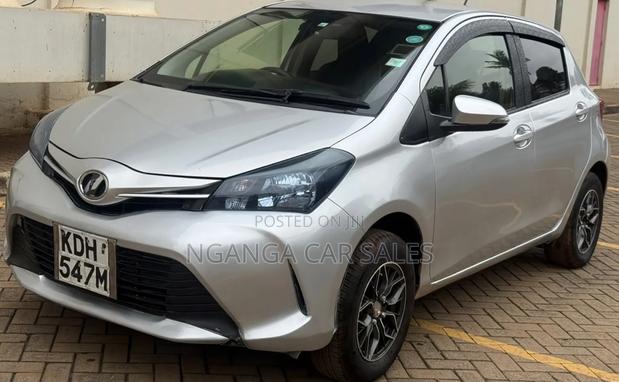 Toyota Vitz 2015 Silver