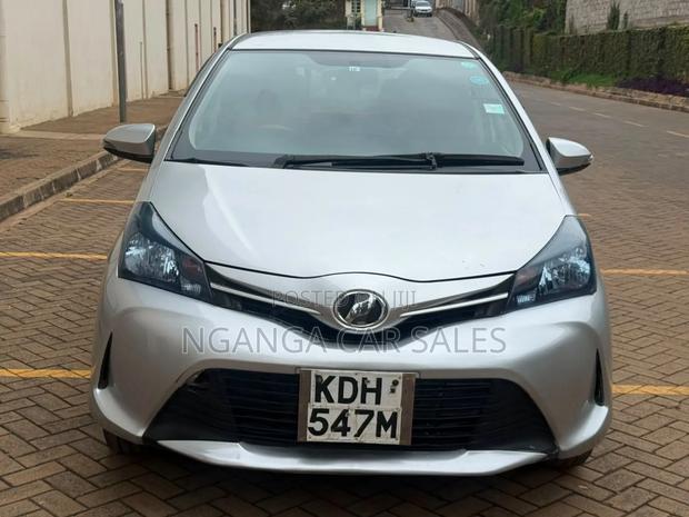 Toyota Vitz 2015 Silver