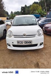 Toyota Sienta 2010 White for sale
