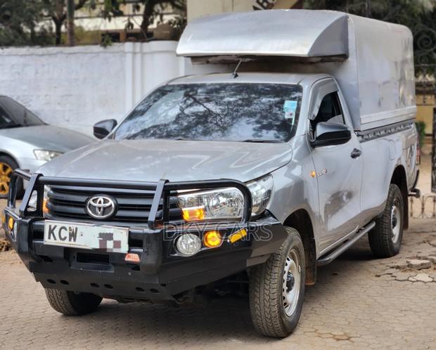 Toyota Hilux 2019 Silver