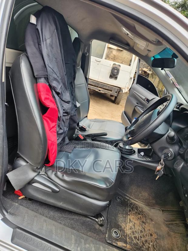Toyota Hilux 2019 Silver