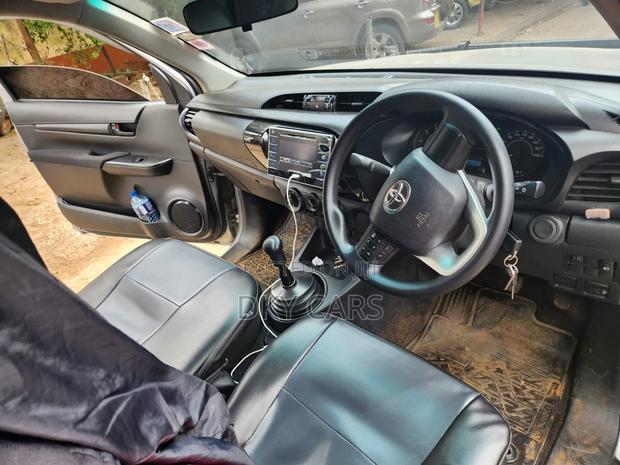 Toyota Hilux 2019 Silver