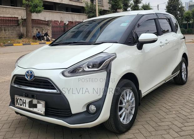 Toyota Sienta 2017 White