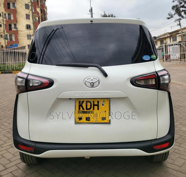 Toyota Sienta 2017 White