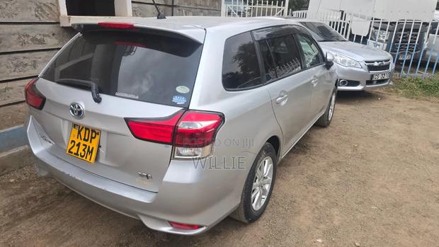 Toyota Corolla Fielder 2016 Silver