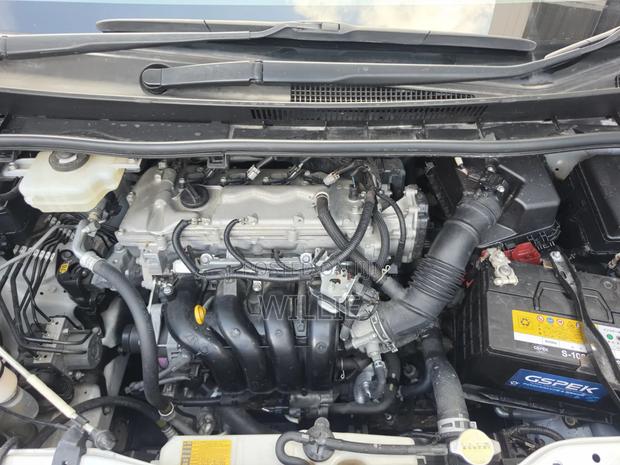 Toyota Corolla Fielder 2016 Silver