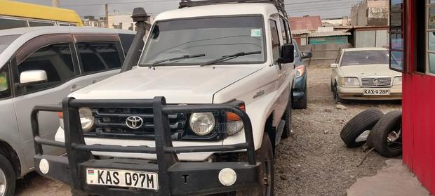 Toyota Land Cruiser 2004 White