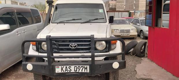 Toyota Land Cruiser 2004 White