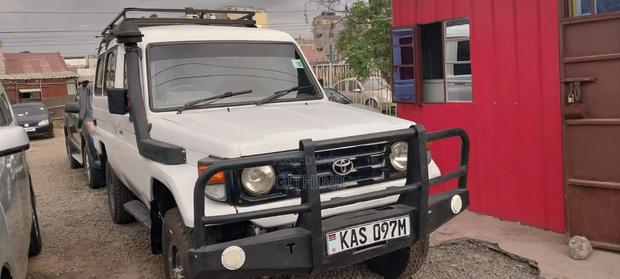 Toyota Land Cruiser 2004 White