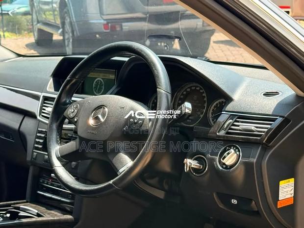 Mercedes-Benz E300 2009 Gray