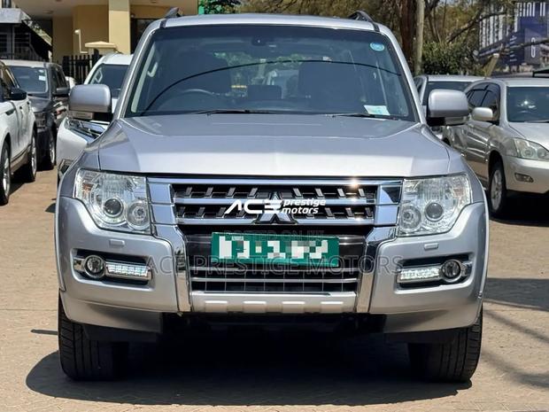 Mitsubishi Pajero 2018 Silver