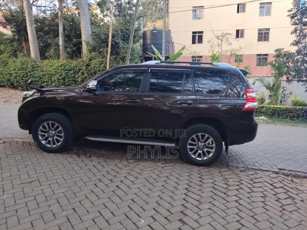 Toyota Land Cruiser Prado 2017 Black
