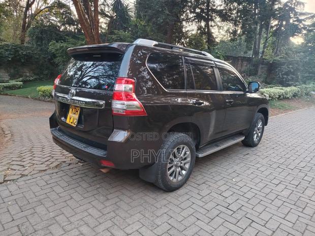Toyota Land Cruiser Prado 2017 Black