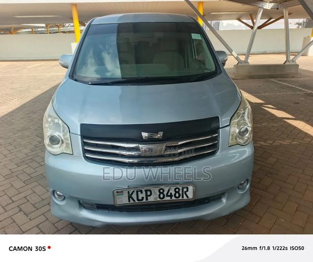 Toyota Noah 2011 Blue
