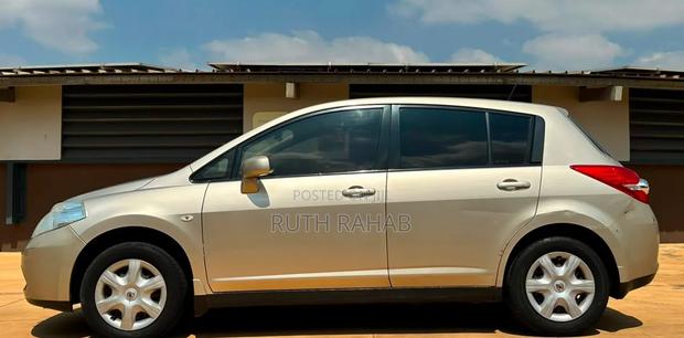 Nissan Tiida 2012 Gold