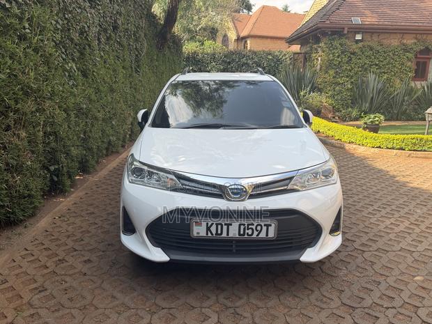 Toyota Corolla Fielder 1.5 Hybrid FWD 2018 White