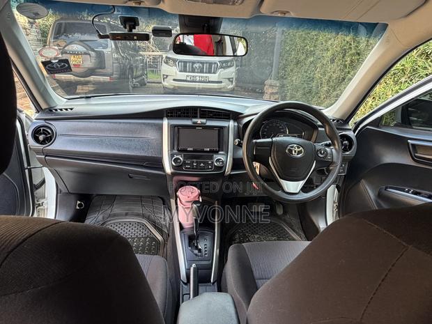 Toyota Corolla Fielder 1.5 Hybrid FWD 2018 White