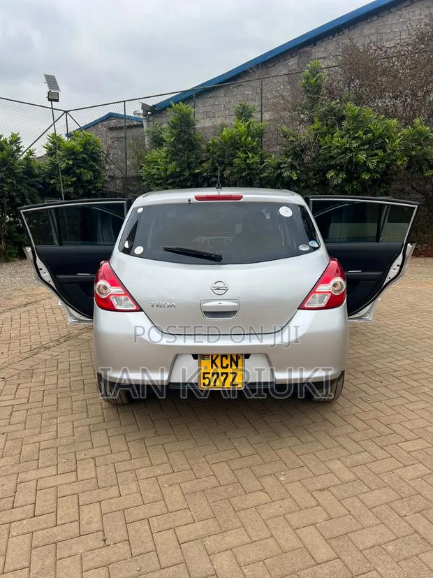 Nissan Tiida 2007 Silver