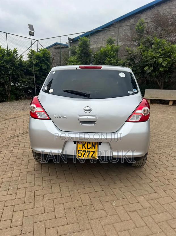 Nissan Tiida 2007 Silver
