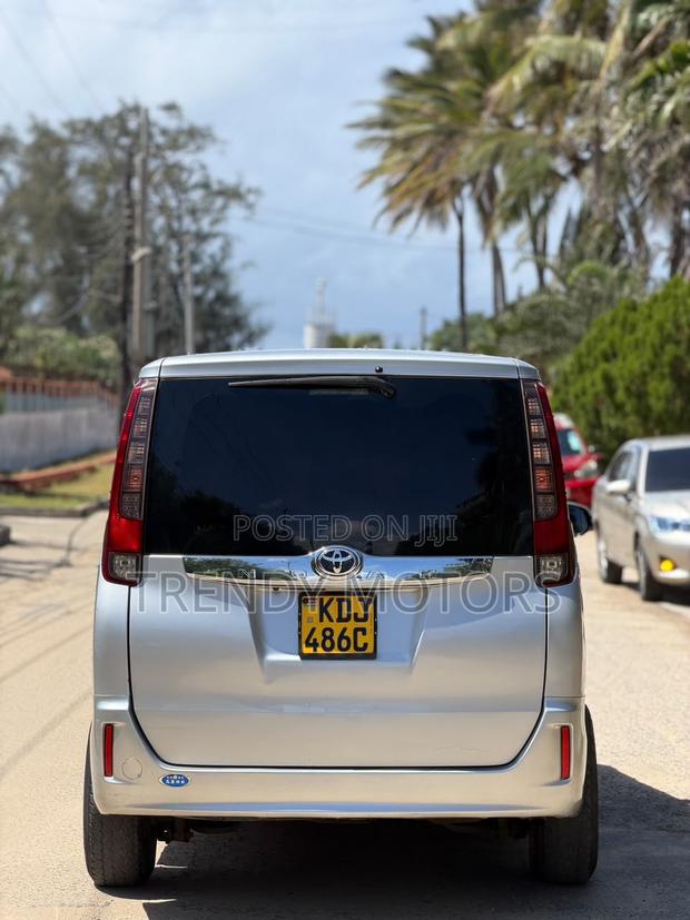 Toyota Noah 2015 Silver