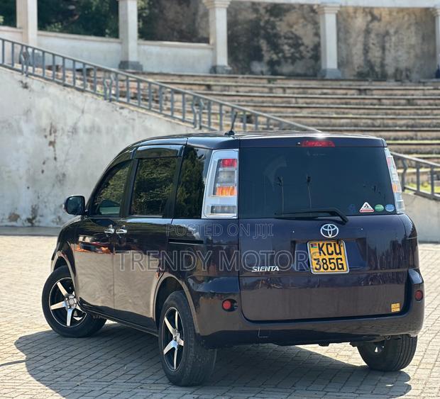 Toyota Sienta 2011 Purple