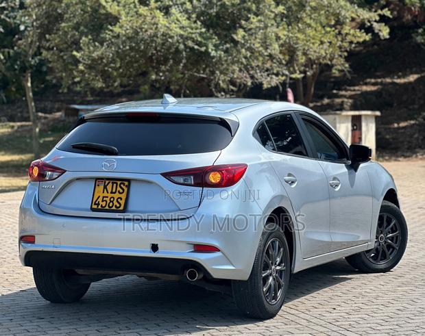 Mazda Axela 2018 Silver